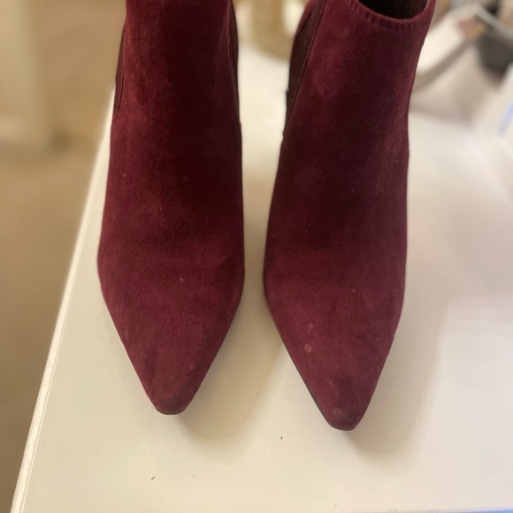 NINE WEST Women's Sofia Ankle Bootie. Burgandy. Size 7. Heel height appx 3.5inch - Picture 15 of 16